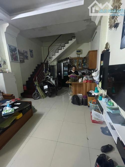 NGUYỄN VĂN HUYÊN CẦU GIẤY 32m 4T MT4.1m 10 TỶ NHÀ ĐẸP FULL CÔNG NĂNG - 1