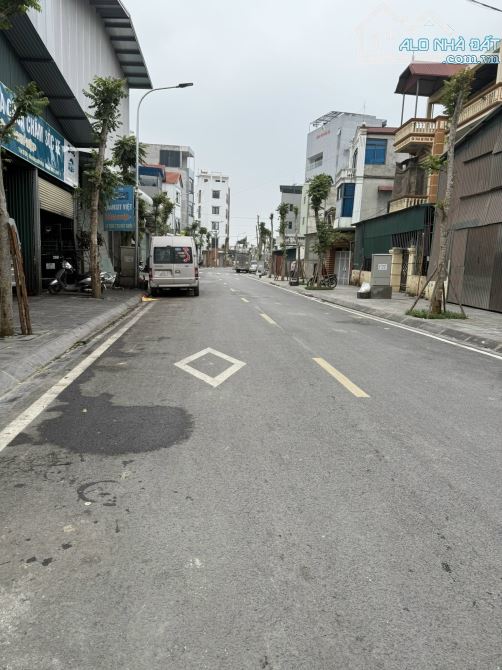 Bán đất khu đấu giá Cự Khối, vỉa hè ô tô tránh, 215m2, mặt tiền 15m, giá nhỉnh 28 tỷ. - 1