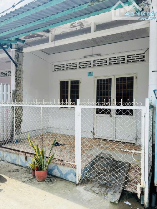 Bán gấp căn nhà cấp 4 cũ đang chio thuê, gần ngay ngã 3 chùa, Hóc Môn, 730 triệu, SH - 1