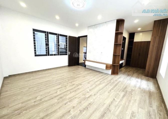 Nhà Lạc Long Quân-Cầu Giấy, 71.4m2, Mt 7.8m, 5T ô chờ thang máy sát Hồ Tây, chào 1 - 1