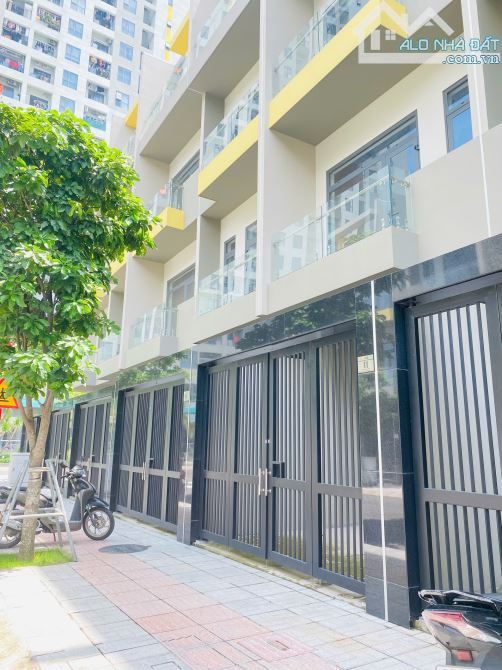cần bán nhà phố thương mại trung tâm Dĩ An - cạnh Đại học Quốc gia TP.HCM - 1