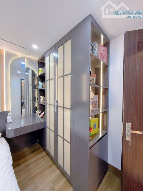 👉 B/ÁN SIÊU PHẨM NHÀ LÔ GÓC 2 TẦNG MỚI ĐẸP FULL NỘI THẤT CAO CẤP SÁCH VALY VÀO Ở GIÁ 3, x - 1