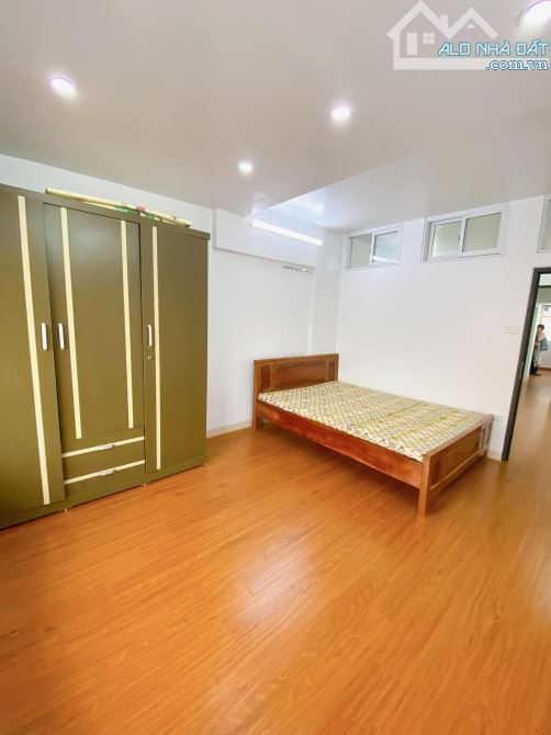 NHÀ TẬP THỂ ĐẸP NGUYỄN CHÍ THANH NGUYÊN BẢN 3 NGỦ, NGÕ OTO, SỬ DỤNG 75M2 GIÁ 3,8 TỶ - 1