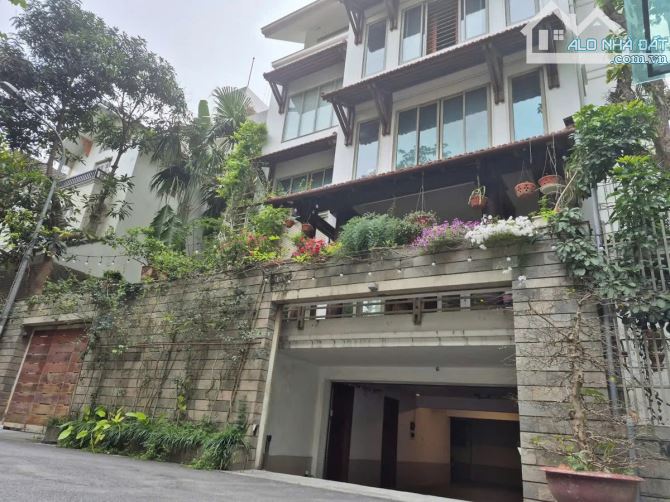 Bán Biệt Thự Vườn Đào, Tây Hồ 233m2 mặt tiền 15m, chỉ dành cho giới thượng lưu - 1