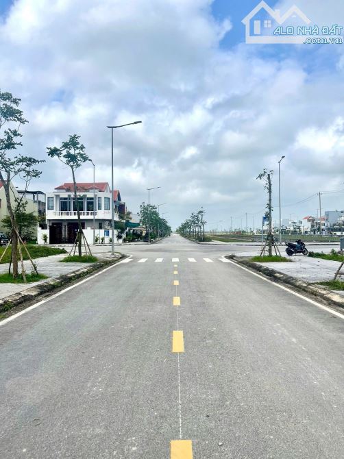 🔥🔥Bán đất Hương Sơ - Nguyễn Văn Linh, view kênh - 1