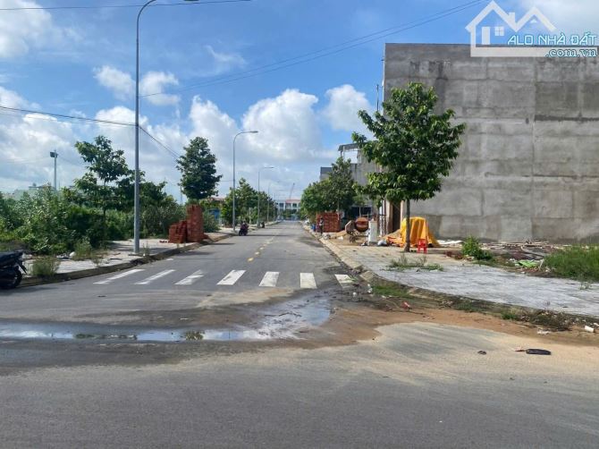 NGỘP DUY NHẤT NỀN 100M2 RICHLAND - Đ. TÔN ĐỨC THẮNG - ĐỐI DIỆN SÂN BAY- GIÁ 1 TỶ 9 - SHR - 1