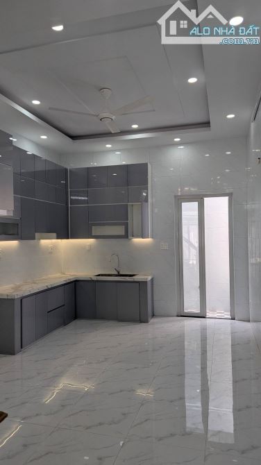 NHÀ ĐẸP HIỆN ĐẠI, HẺM Ô TÔ, NGAY TRUNG TÂM THỦ ĐỨC, GIÁ NHỈNH 6 TỶ. - 1