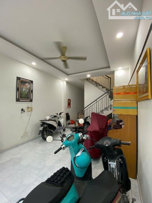 BÁN GẤP NHÀ HẺM XE HƠI PHÙNG CHÍ KIÊN , 68M2 , 4 x 17 , 3 TẦNG , 3PN . GIÁ NHỈNH 7TỶ - 1