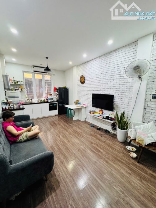 Ngọc Khánh, Ba Đình - Nhà đẹp dân xây - 20m ra phố - 24m * 5 tầng - 6,5 tỷ - 1