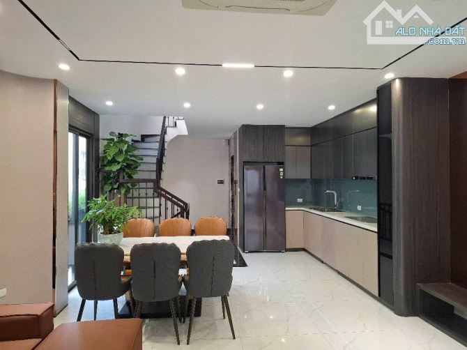 Siêu phẩm Ngọc Thụy, 2 mặt ngõ ô tô - thang máy - lô góc - gara - kinh doanh. Dt 52m2 - 1