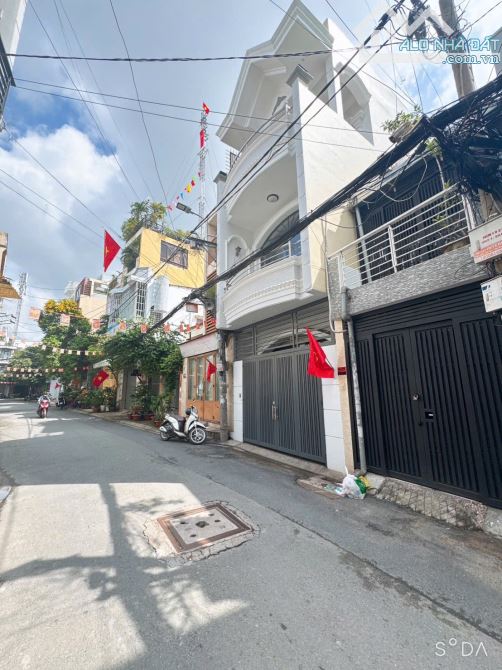 Bán nhà đẹp 3 lầu – hẻm 8m Trần Hưng Đạo, Tân Sơn Nhì – giá 8.2 tỷ - 1