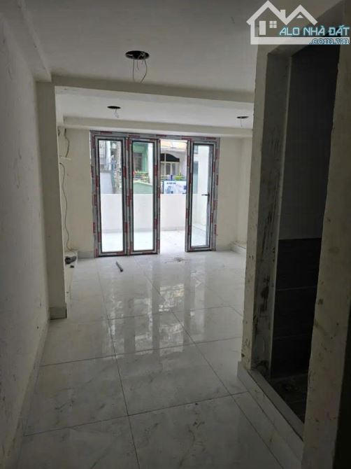 BÁN NHÀ MẶT TIỀN NGUYỄN BIỂU – GÓC NGUYỄN TRÃI, P.2, Q.5- 40m² - 6 TẦNG-15.5 TỶ TL - 1