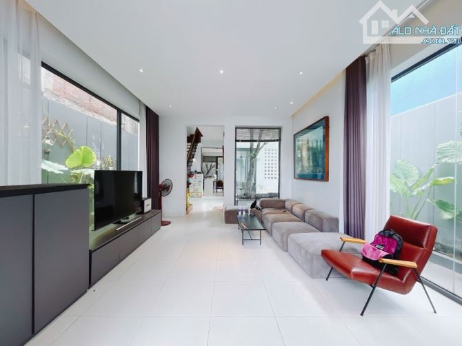 Nhà 3 tầng (7.5x29m), 2 mặt tiền hẻm xe hơi thông, 41 Chuyên Dùng 9 Phú Mỹ Q7 chỉ 23 tỷ - 1