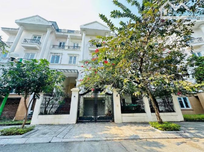 Chỉ 140tr/m2, bán nhà phân lô Lai Xá, vỉa hè, view vườn hoa, 222m2. - 1