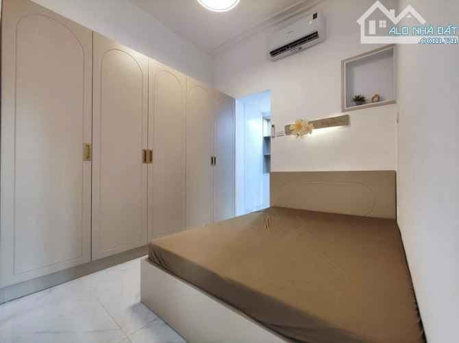Cho thuê căn hộ tập thể phố Lê Thánh Tông, Hoàn Kiếm – Gần Nhà Hát Lớn, 3PN, Full nội thất - 1