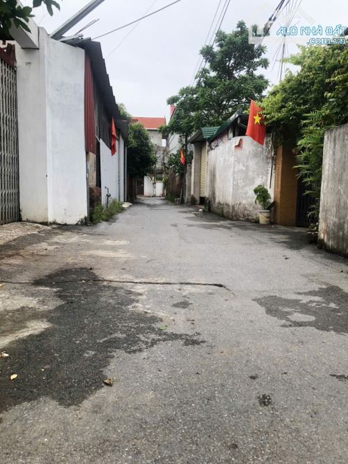 BÁN ĐẤT THỊ TRẤN HỒ LÔ GÓC Ô TÔ THÔNG GẦN TRUNG TÂM HÀNH CHÍNH DT 75M2 1.95TỶ - 1