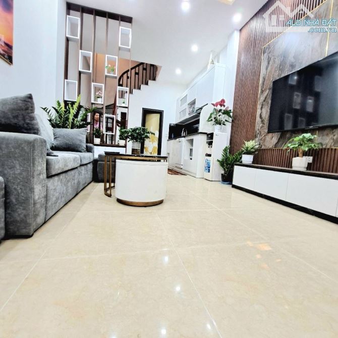 ĐẸP XUẤT SẮC - NHÀ CỰ KHỐI  - THẠCH  BÀN - LONG BIÊN  - NGÕ NÔNG - Ô TÔ ĐỖ CỬA - FULL NỘI - 1