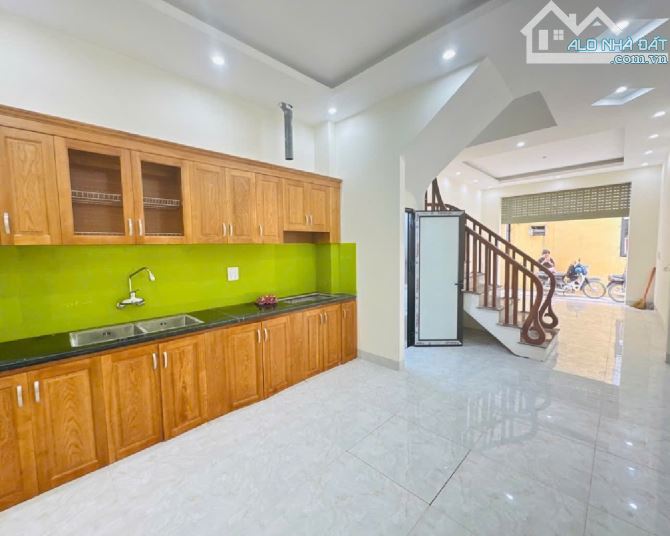 Nhà phân lô Hoàng Quốc Việt siêu đẹp, kinh doanh, 80m2, 24 tỷ, mặt tiền quyền lực - 1