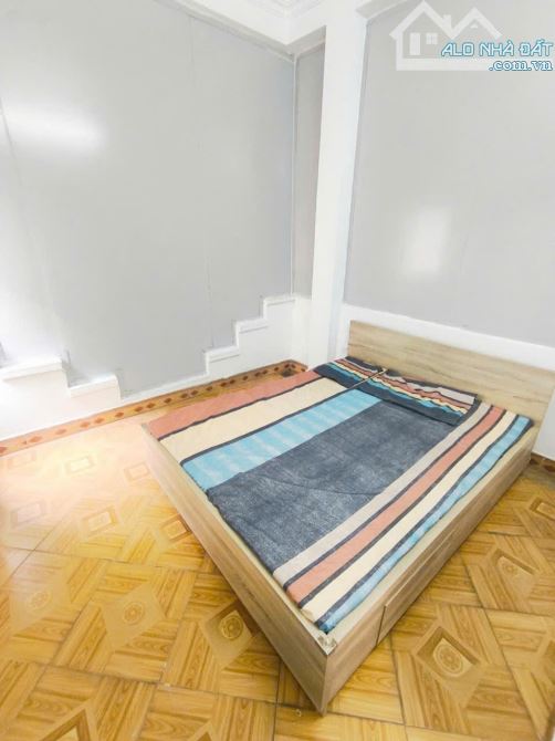 Cho thuê nhà nguyên căn 139 phố Tân Mai, P. Tân Mai, Q. Hoàng Mai. DT 30m x 5 tầng, giá - 1
