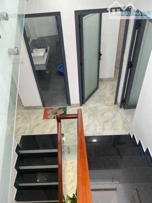 Bán nhà mặt đường Ngô Đến. Đường rộng 10m, Cách biển 1km, dt 80m giá 6ty500  triệu TL - 12