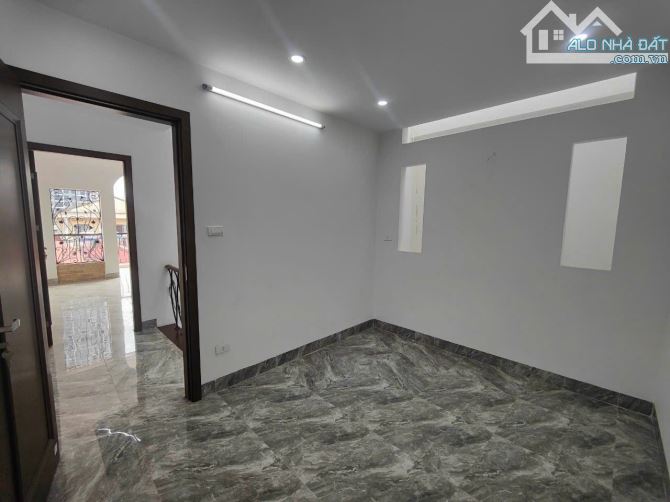 Cho thuê nhà mới ngõ 12 phố Phan Văn Trường, Dt 45m2 x 5 tầng mới , đường ngõ rộng để ô tô - 13