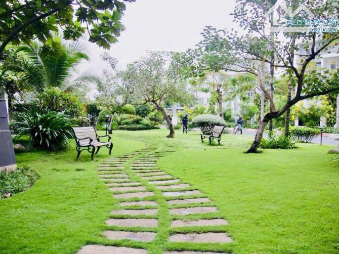 Bán Nhà Villa Park Thủ Đức - Compound cao cấp - 240m2 - 4PN - 4WC - 13