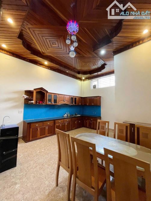 Nhà 5 Tầng Mặt Tiền kinh doanh đường Phạm Văn Đồng hiện đang kinh doanh tốt - 18