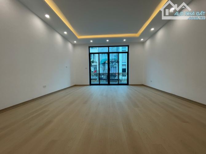 Nhà Đẹp Kinh Doanh.  KĐT Văn Khê  5 Tầng Thang Máy, 82.5m. Giá: 20.5 Tỷ  Lh: Hoàng Trung - 2