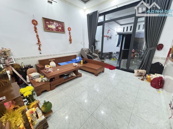 Bán Nhà 1 lầu Đường nhựa 6m Thông Hẻm Trần Hưng Đạo , Dĩ An , Bình Dương - 2