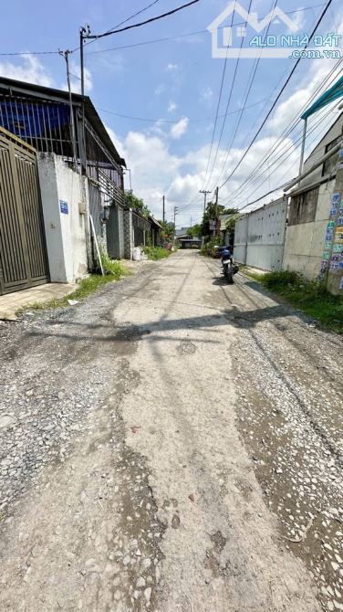 Bà Điểm(XTT-HM) bán nhà (7×23) 3 tầng HXH gần đường Dương Công Khi giá 4,99tt - 2