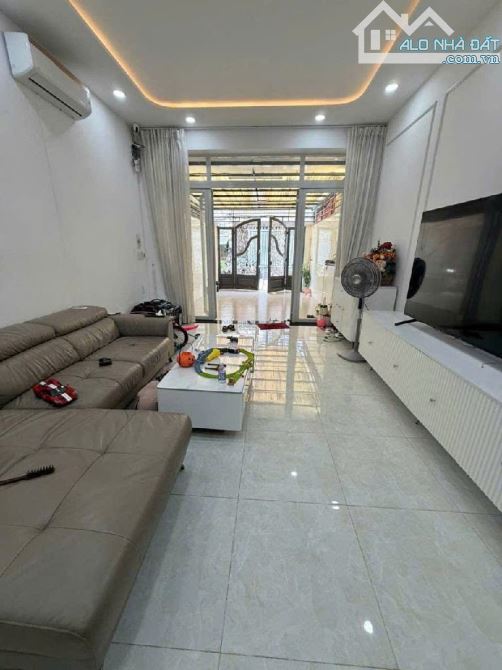 BÁN NHÀ QUẬN 7 - XE HƠI TRÁNH - NGAY CHỢ PHÚ THUẬN - CÁCH TRỤC XE TẢI VÀI CHỤC MÉT - 2