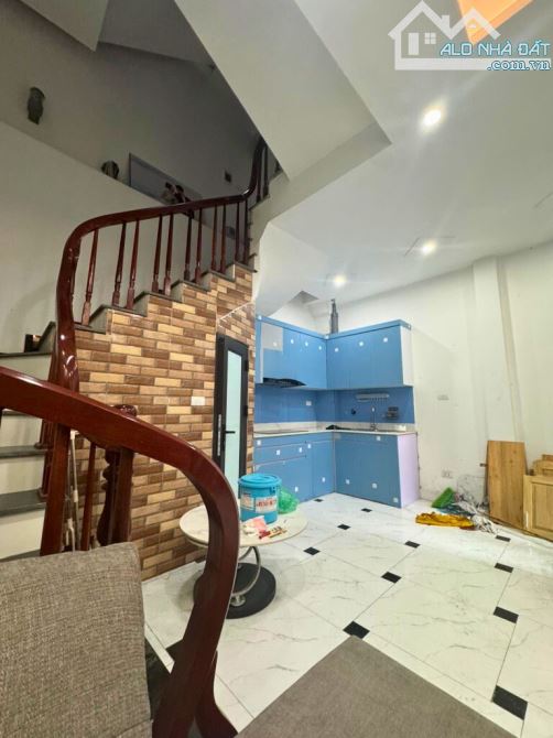 NHÀ HIẾM CẦU GIẤY - 33M2 - 5 TẦNG - MẶT TIỀN RỘNG 5M - GIÁ 6.8 TỶ - 2
