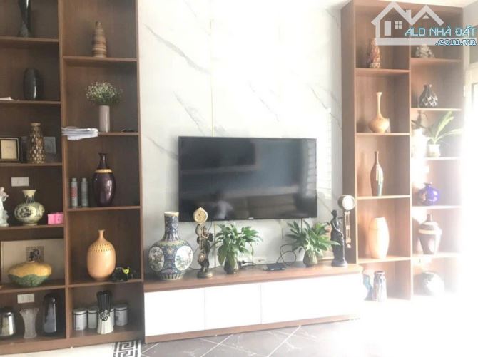 BÁN NHÀ CẦU GẤY 74M - GARA Ô TÔ - CẦU THANG GIỮA - CÓ THỂ LẮP ĐẶT THANG MÁY - 2