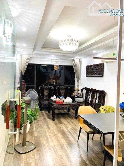 MẶT NGÕ CẦU GIẤY- Ô TÔ KINH DOANH- SÁT Ô TÔ TRÁNH- CẠNH CHỢ- TRƯỜNG HỌC- CÔNG VIÊN CẦU GIẤ - 2