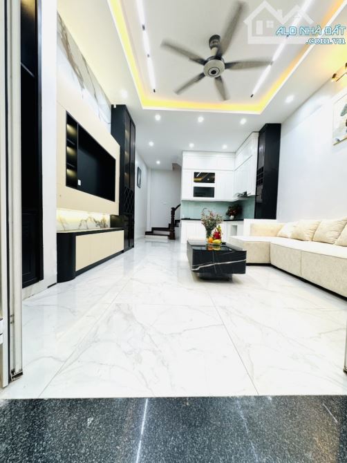 Bán nhà Lạc Long Quân dân xây lô góc gần ô tô tránh có sân để xe 46mx5T- mt4- hơn 8 tỷ - 2
