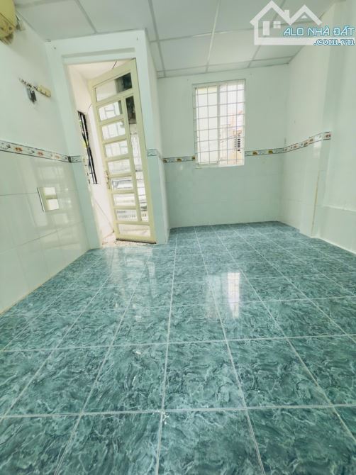 Bán nhà Âu Dương Lân Q8, 3 tầng, 2PN, sổ hồng riêng, giá nhỉnh 2 tỷ, gần Q5 & Q1 - 2