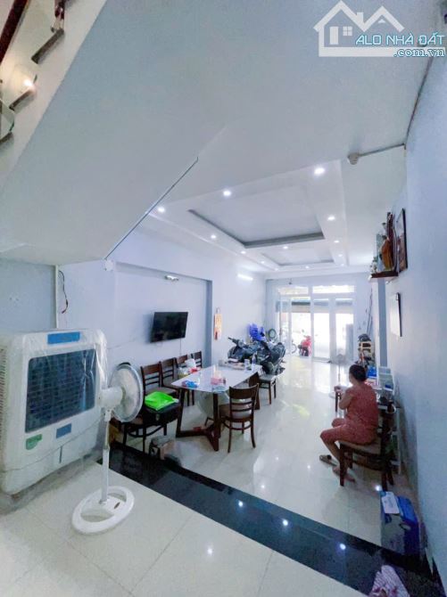 NP662 Bán 1 siêu phẩm cực VIP  ➡️Chủ định cư MỸ cần Bán nhà 1 trệt 2 lầu Khu D2D - 2