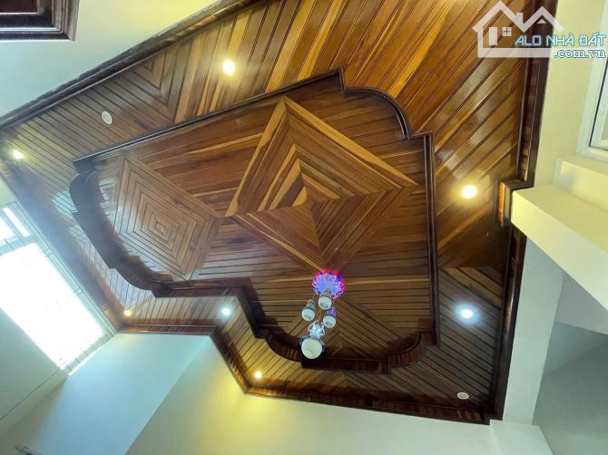 Nhà 5 Tầng Mặt Tiền kinh doanh đường Phạm Văn Đồng hiện đang kinh doanh tốt - 2
