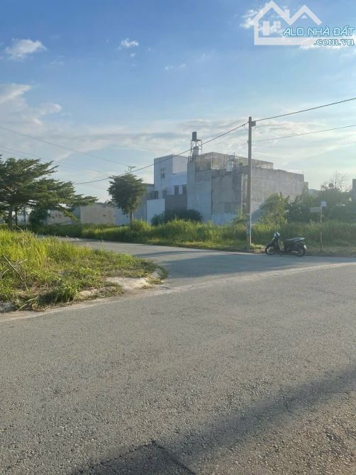 LÔ GÓC 2 MẶT TIỀN – 136M² – NGAY TRƯỜNG HỌC – KHU DÂN CƯ MỸ HẠNH, HOÀNG GIA – GIÁ CHỈ 2,6 - 2