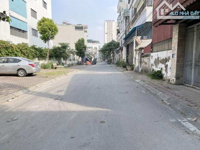 Cần bán 75,4m2 đất tổ 8 Thạch Bàn, Phường Long Biên. View công viên, gần chợ, trường học - 2