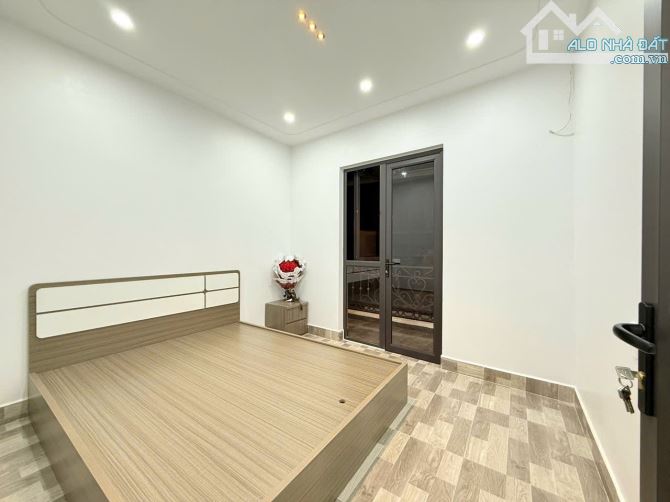 Bán nhà 3 tầng siêu đẹp full nội thất ngõ 52 Miếu Hai Xã - 2
