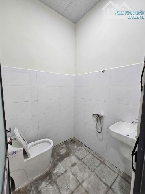 Nhà cấp 4 hẻm ô tô thông gần chợ Dĩ An 1, sổ riêng, 2841 Dĩ An - 2