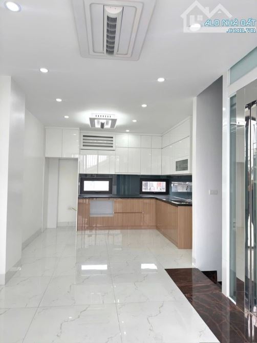 Bán nhà 6 tầng thang máy, P/Lô ô tô phố Hoàng Quốc Viêt, Dt 65m2, Mt 5.1m. - 2