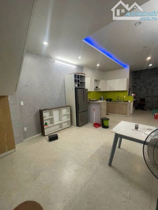 NHÀ 3 TẦNG TRUNG TÂM HẢI CHÂU - DT 135M2 - VIEW CÔNG VIÊN THOÁNG MÁT - GIÁ NHỈNH 10 TỶ - 2