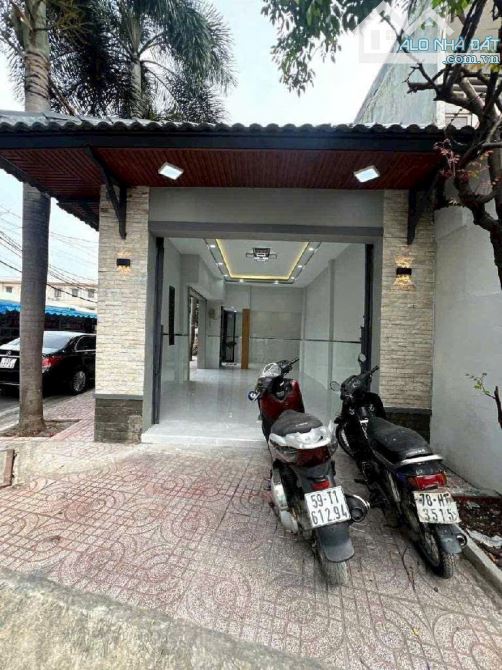 Siêu phẩm lô góc 2 MT - đường Kinh Dương Vương - Quận Bình Tân - giá 3.x tỷ. - 2