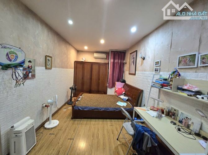 Gần 40m2 , 4 ngủ , Bạch Mai , Ngõ Nông Rộng , Vị trí đắc địa lõi , Giá cực tốtHBT - 2