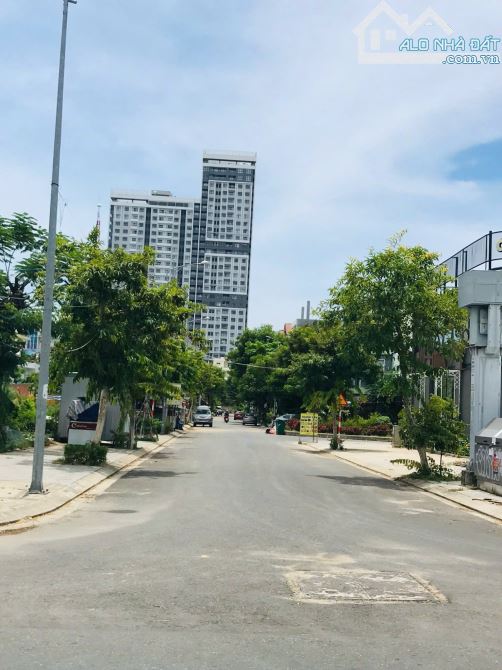 Bán lô đất 200m2 đường 7m5 Phan Huy Chú ngay Trần Hưng Đạo và Sun Cosmo, view công viên - 2
