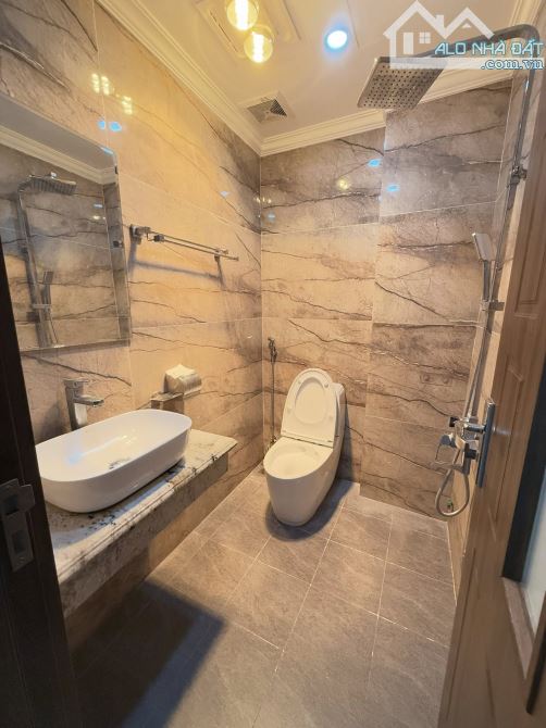 CẦN BÁN NHÀ CỔ ĐIỂN A - 33M2 - TRUNG TÂM - GẦN PHỐ - Ô TÔ GẦN - NGÕ RỘNG - 6,3 TỶ. - 2