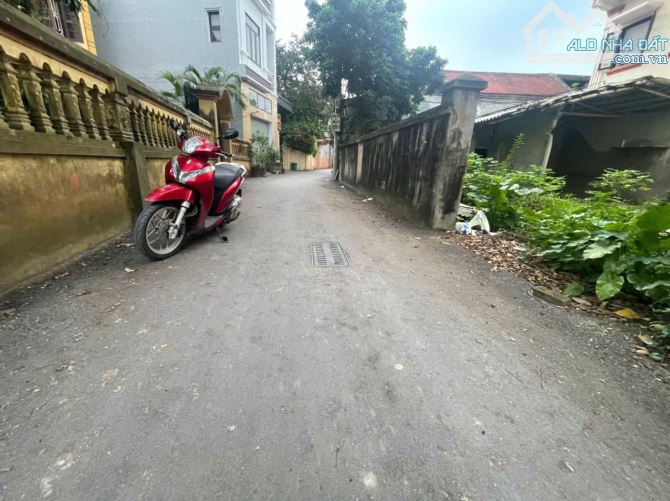 Sân bóng, Đông Mỹ,  DT: 52m, MT: 6m, oto tải thông và vào đất, giá 5.6 tỷ, đường trải nhựa - 2