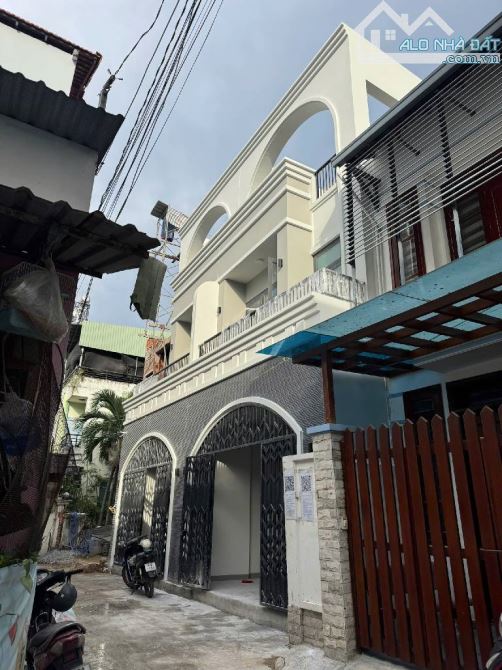 NHÀ MỚI CÒN THƠM MÙI SƠN, XE HƠI ĐỔ CỔNG, SÁT QL13, 3 TẦNG 4,6X18 NHỈNH 7 TỶ. - 2